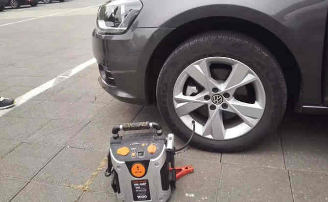 东营汽车搭电案例